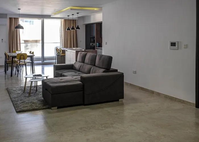 Lejlighed Modern 3 Bedroom In