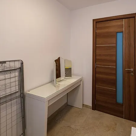 Modern 3 Bedroom In *
