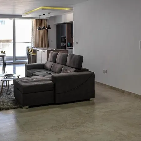 Apartment Modern 3 Bedroom In