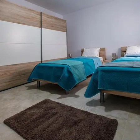 Modern 3 Bedroom In *