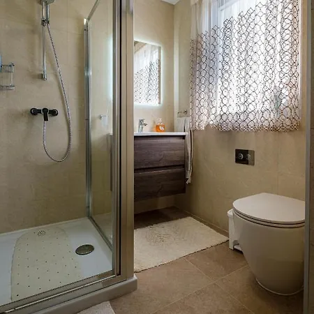 Modern 3 Bedroom In * 卢加