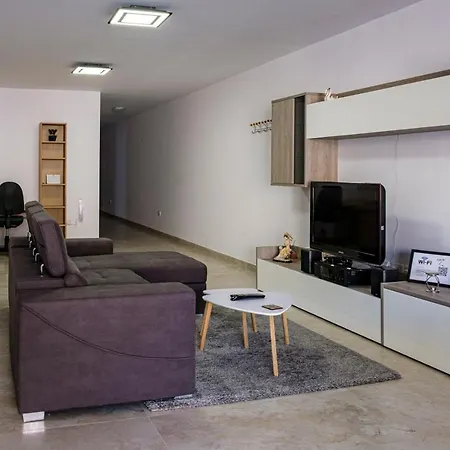Apartment Modern 3 Bedroom In Luqa
