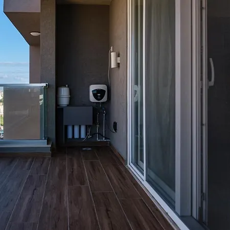 Modern 3 Bedroom In 公寓 卢加