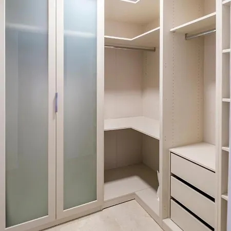Modern 3 Bedroom In 公寓 卢加