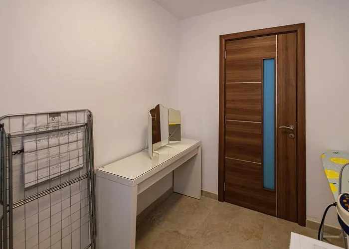 Modern 3 Bedroom In *