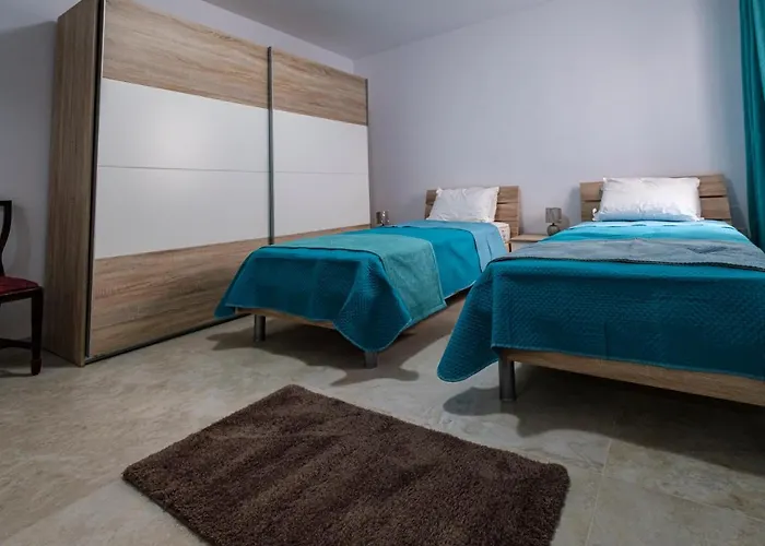 Modern 3 Bedroom In *