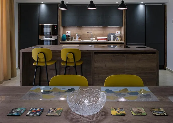 Apartment Modern 3 Bedroom In *