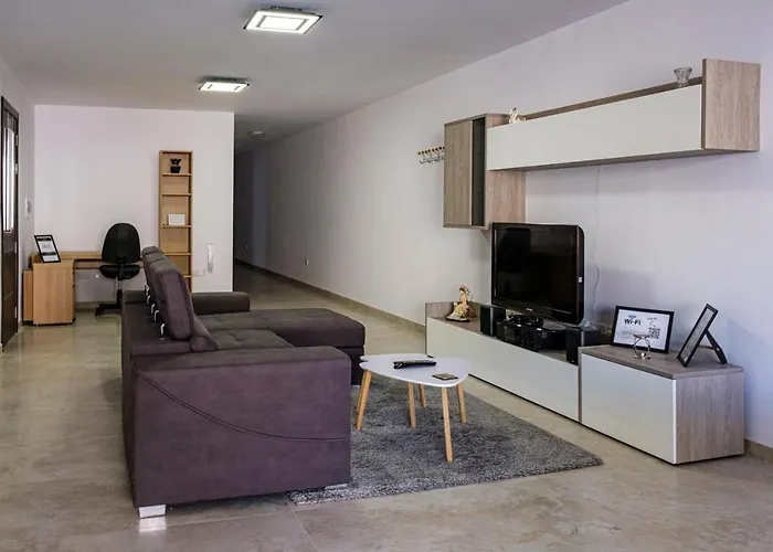 Apartment Modern 3 Bedroom In Luqa