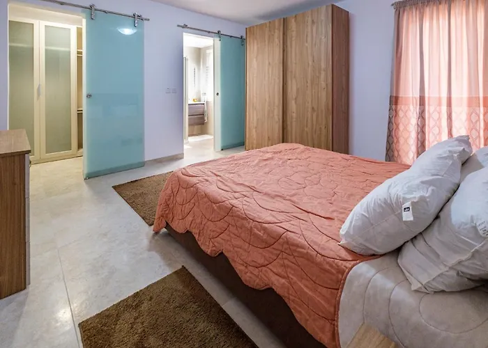 Apartment Modern 3 Bedroom In Luqa